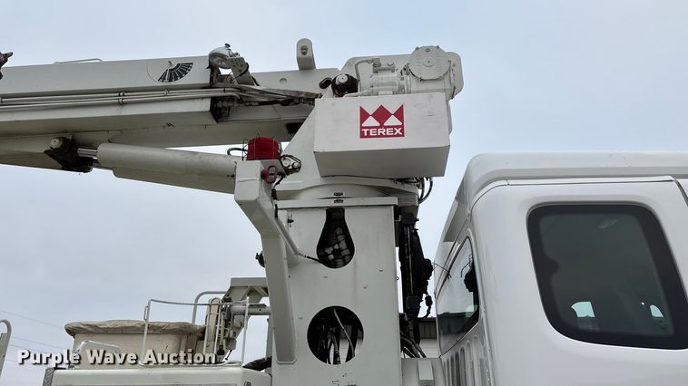 image for item ED2432 2012 Freightliner Business Class M2 digger derrick truck