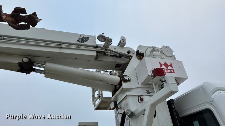 image for item ED2432 2012 Freightliner Business Class M2 digger derrick truck