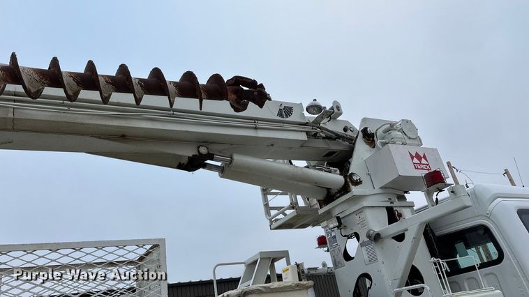 image for item ED2432 2012 Freightliner Business Class M2 digger derrick truck