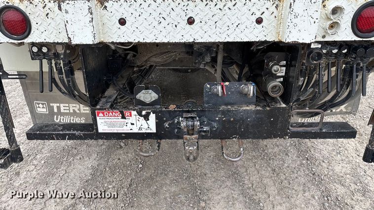 image for item ED2432 2012 Freightliner Business Class M2 digger derrick truck