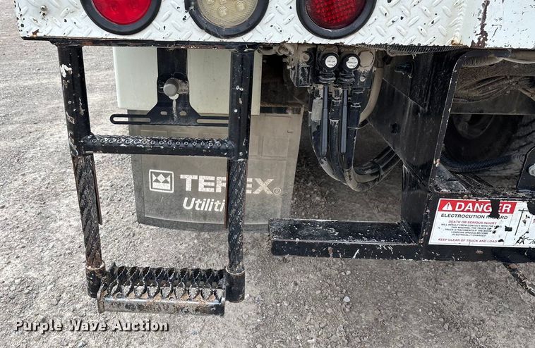 image for item ED2432 2012 Freightliner Business Class M2 digger derrick truck