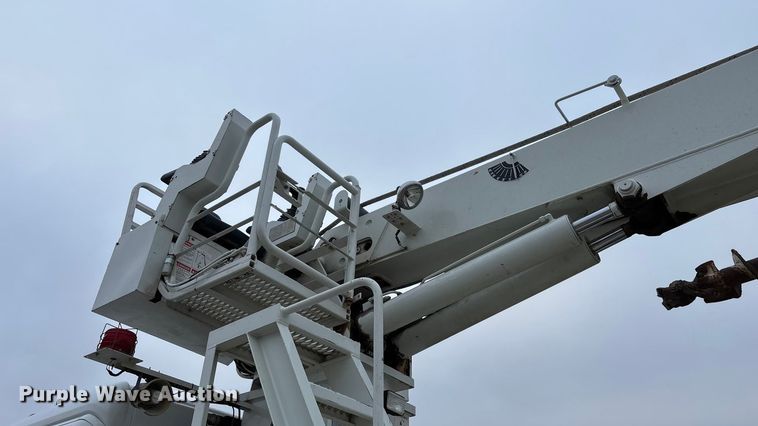 image for item ED2432 2012 Freightliner Business Class M2 digger derrick truck