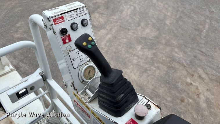 image for item ED2432 2012 Freightliner Business Class M2 digger derrick truck