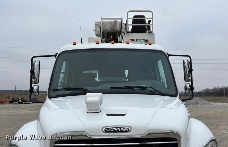 image for item ED2432 2012 Freightliner Business Class M2 digger derrick truck