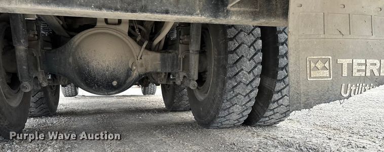 image for item ED2432 2012 Freightliner Business Class M2 digger derrick truck