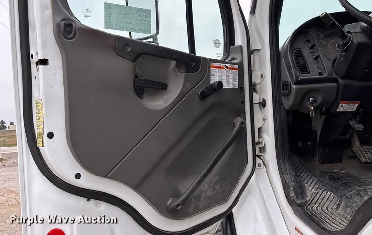 image for item ED2432 2012 Freightliner Business Class M2 digger derrick truck