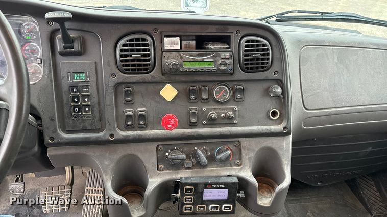 image for item ED2432 2012 Freightliner Business Class M2 digger derrick truck