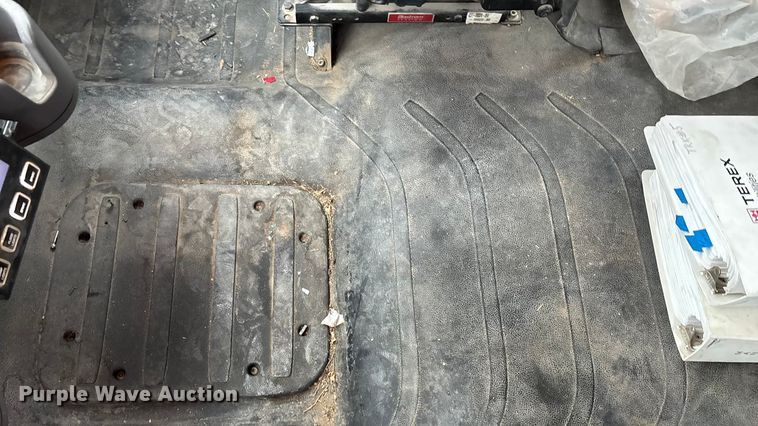 image for item ED2432 2012 Freightliner Business Class M2 digger derrick truck