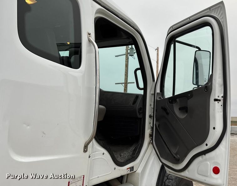 image for item ED2432 2012 Freightliner Business Class M2 digger derrick truck