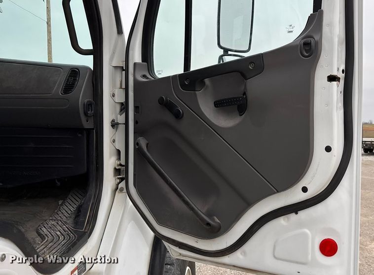 image for item ED2432 2012 Freightliner Business Class M2 digger derrick truck