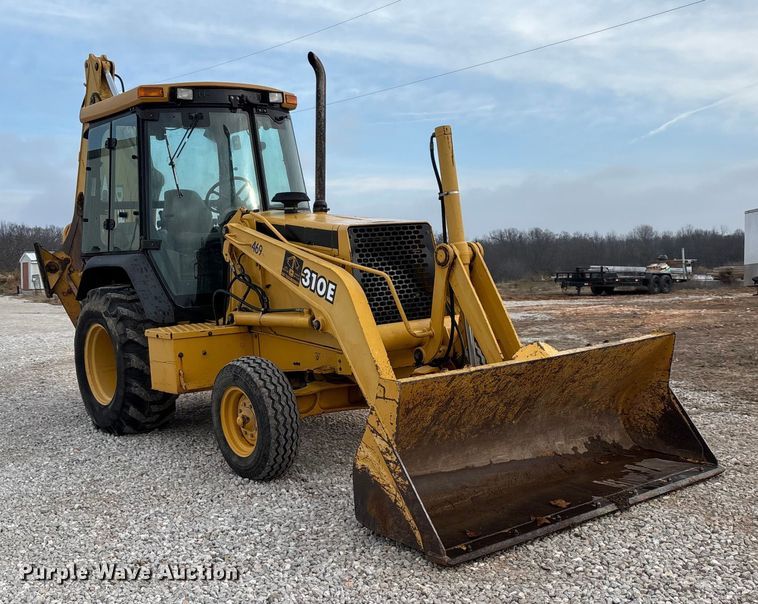 image for item ED2444 1999 John Deere 310E backhoe