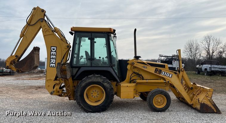 image for item ED2444 1999 John Deere 310E backhoe