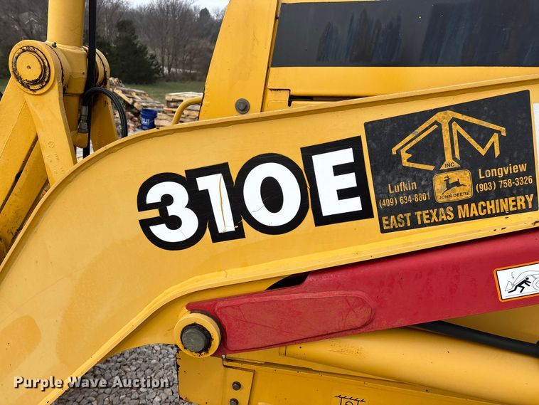 image for item ED2444 1999 John Deere 310E backhoe