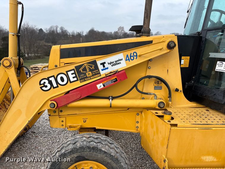 image for item ED2444 1999 John Deere 310E backhoe