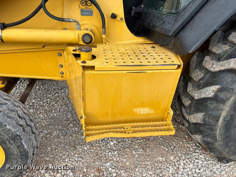 image for item ED2444 1999 John Deere 310E backhoe