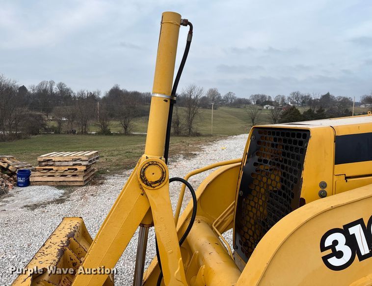 image for item ED2444 1999 John Deere 310E backhoe