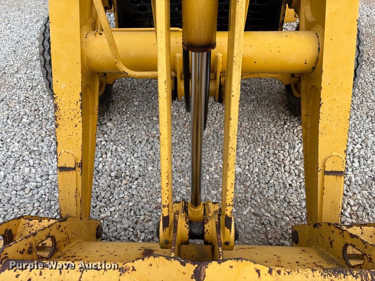 image for item ED2444 1999 John Deere 310E backhoe