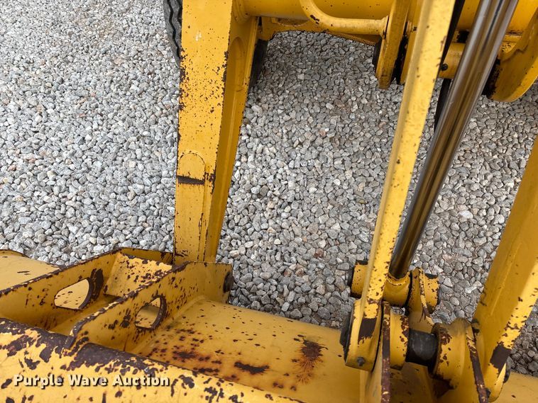 image for item ED2444 1999 John Deere 310E backhoe