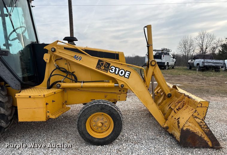 image for item ED2444 1999 John Deere 310E backhoe