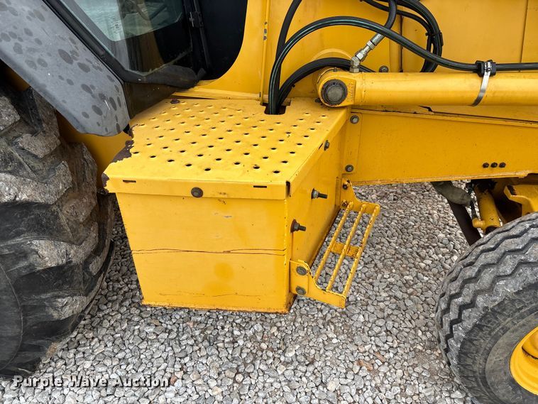 image for item ED2444 1999 John Deere 310E backhoe
