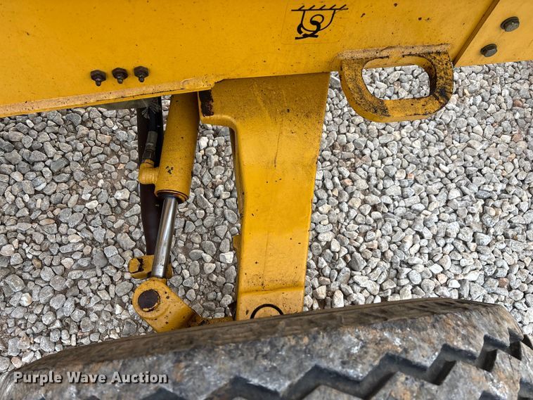 image for item ED2444 1999 John Deere 310E backhoe