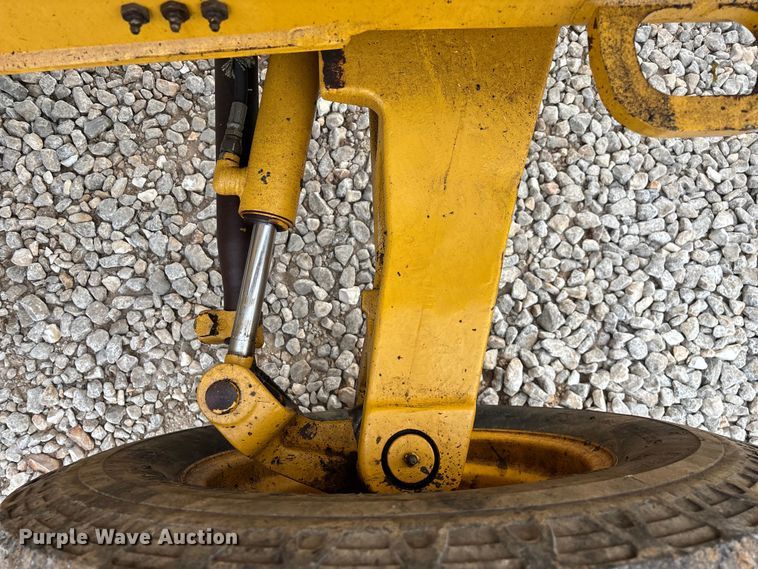 image for item ED2444 1999 John Deere 310E backhoe