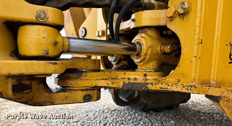 image for item ED2444 1999 John Deere 310E backhoe