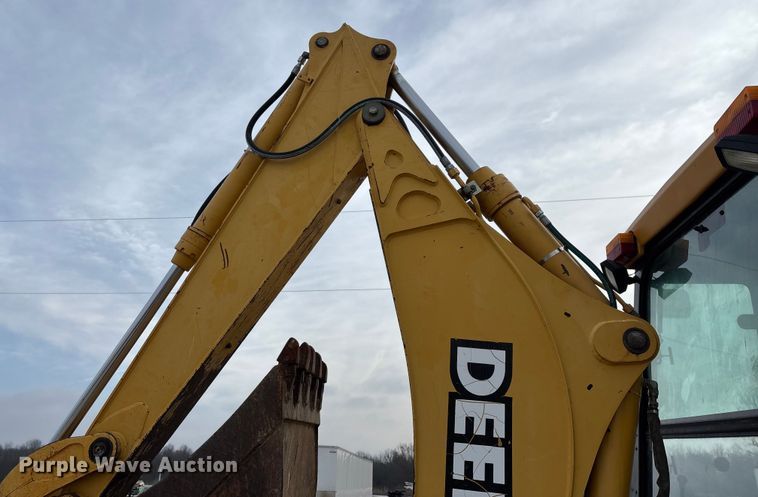 image for item ED2444 1999 John Deere 310E backhoe
