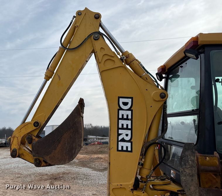 image for item ED2444 1999 John Deere 310E backhoe