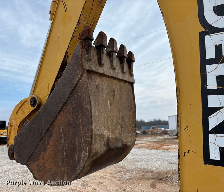 image for item ED2444 1999 John Deere 310E backhoe