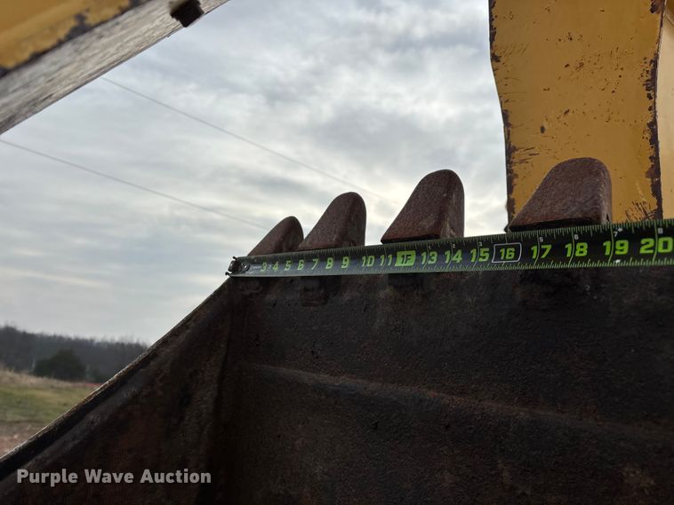 image for item ED2444 1999 John Deere 310E backhoe