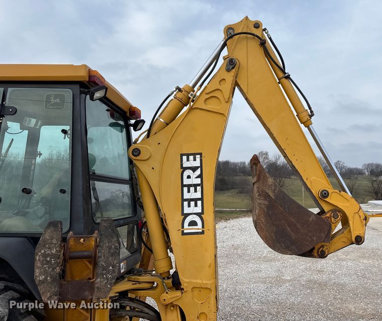 image for item ED2444 1999 John Deere 310E backhoe