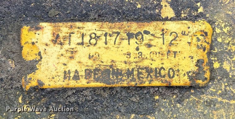 image for item ED2444 1999 John Deere 310E backhoe