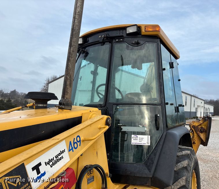 image for item ED2444 1999 John Deere 310E backhoe