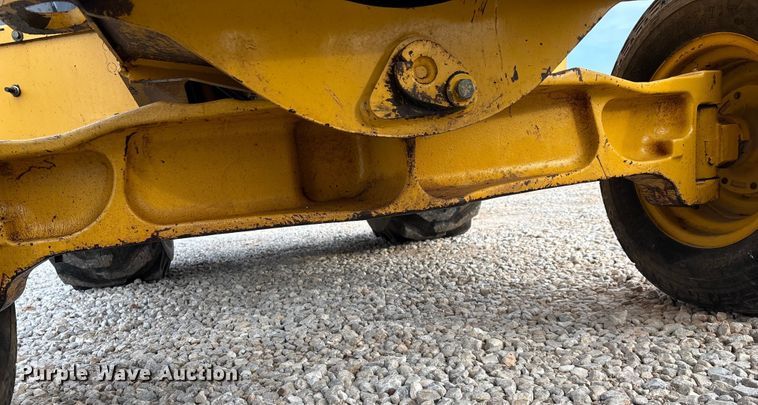 image for item ED2444 1999 John Deere 310E backhoe