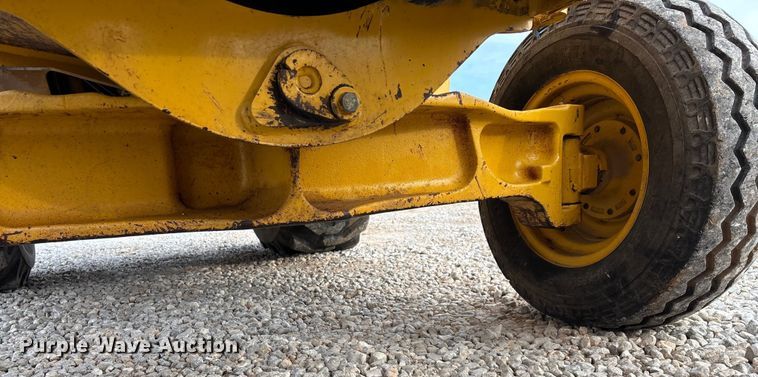 image for item ED2444 1999 John Deere 310E backhoe