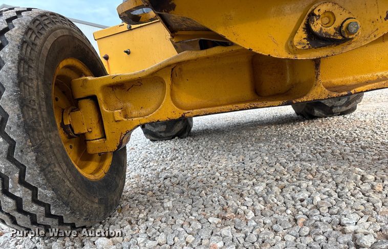 image for item ED2444 1999 John Deere 310E backhoe