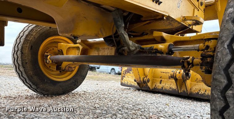 image for item ED2444 1999 John Deere 310E backhoe