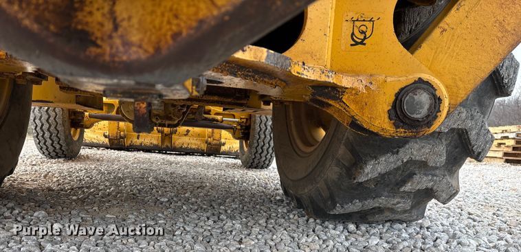 image for item ED2444 1999 John Deere 310E backhoe