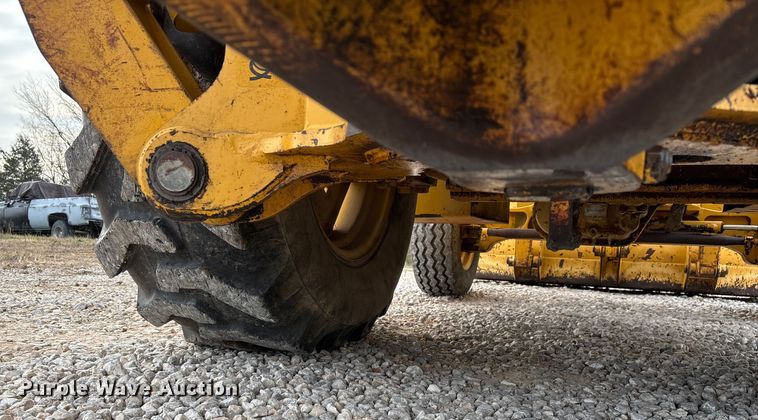 image for item ED2444 1999 John Deere 310E backhoe