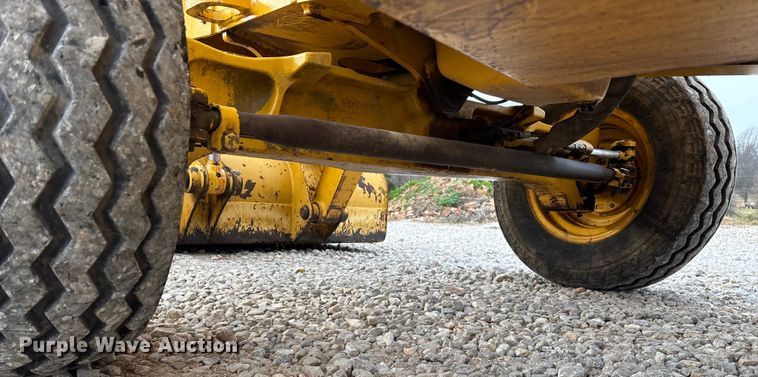 image for item ED2444 1999 John Deere 310E backhoe