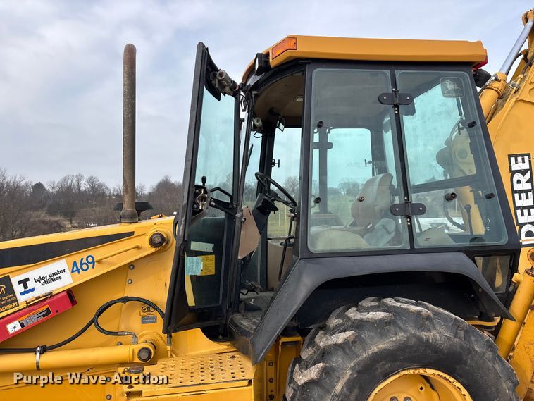 image for item ED2444 1999 John Deere 310E backhoe