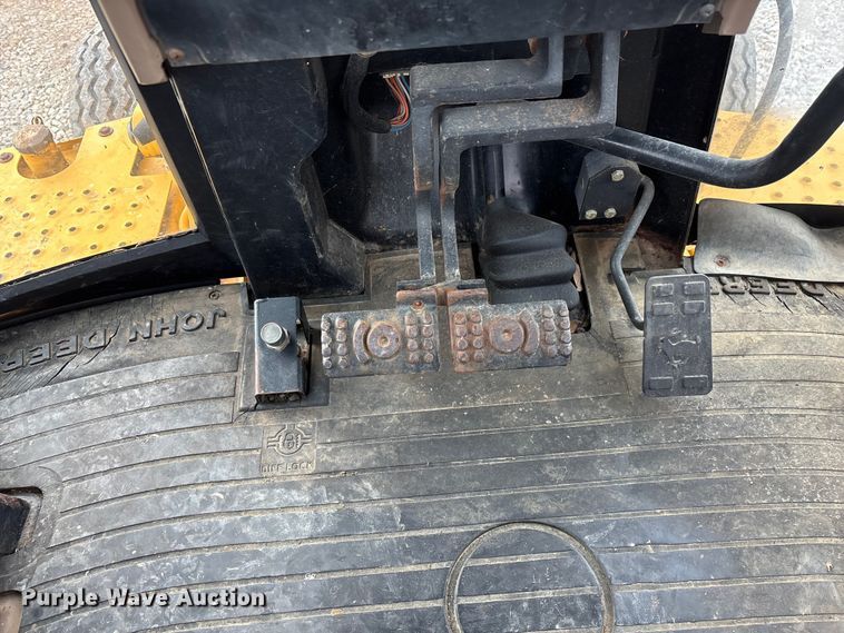 image for item ED2444 1999 John Deere 310E backhoe