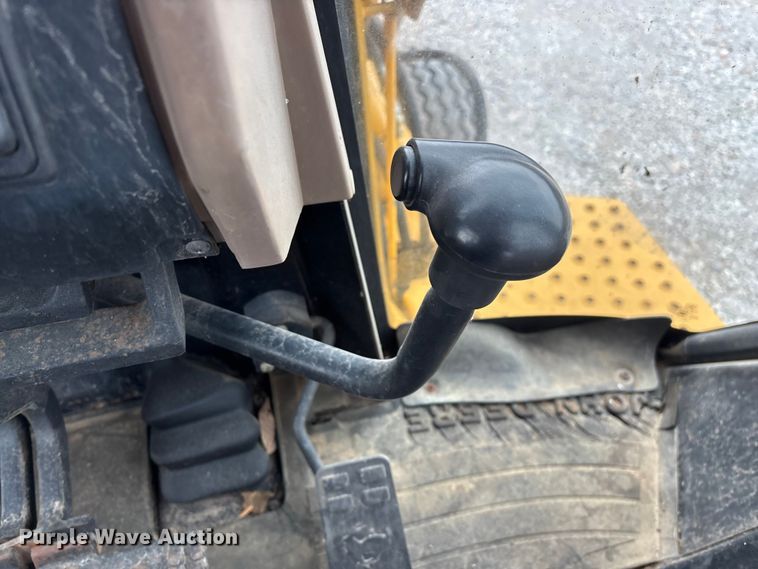 image for item ED2444 1999 John Deere 310E backhoe