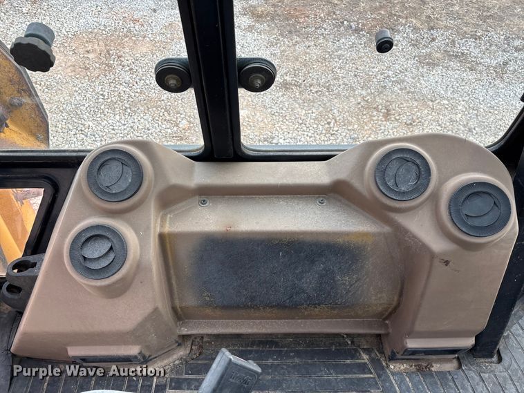 image for item ED2444 1999 John Deere 310E backhoe