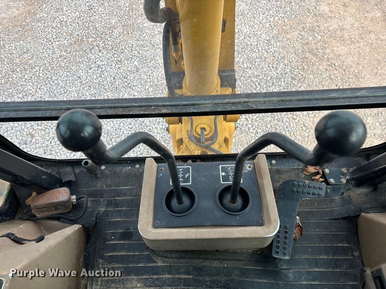 image for item ED2444 1999 John Deere 310E backhoe