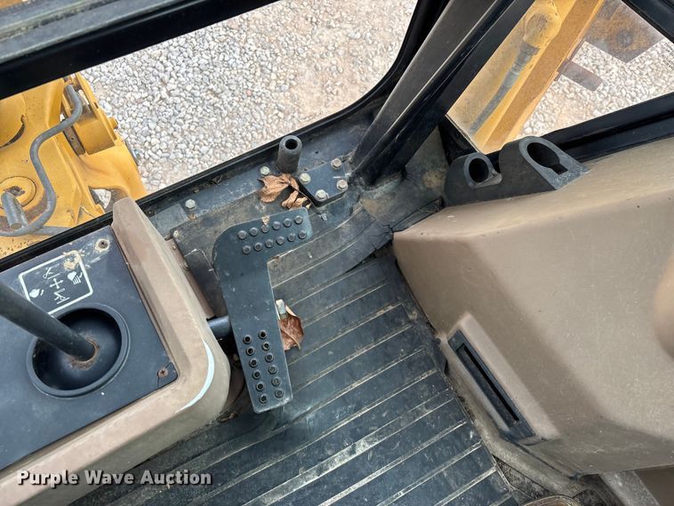 image for item ED2444 1999 John Deere 310E backhoe