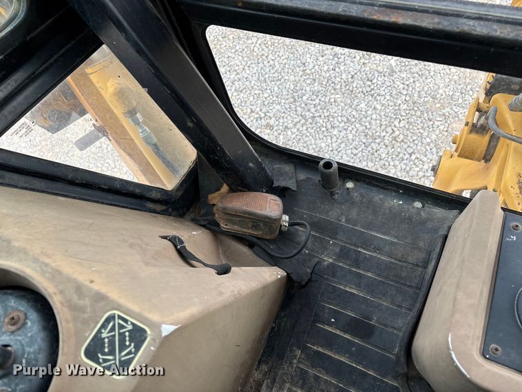 image for item ED2444 1999 John Deere 310E backhoe