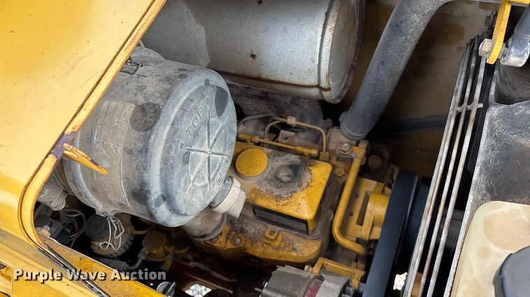 image for item ED2444 1999 John Deere 310E backhoe