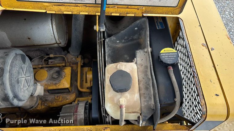 image for item ED2444 1999 John Deere 310E backhoe